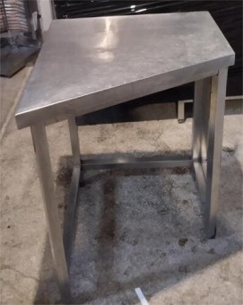 Τραπέζι Ανοξείδωτο Με Φάλτσο 69/40x64/72x87Cm Μεταχειρισμένο